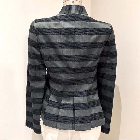 GIORGIO ARMANI BLUE / GRAY COLOR BLAZER. - Picture 5 of 9